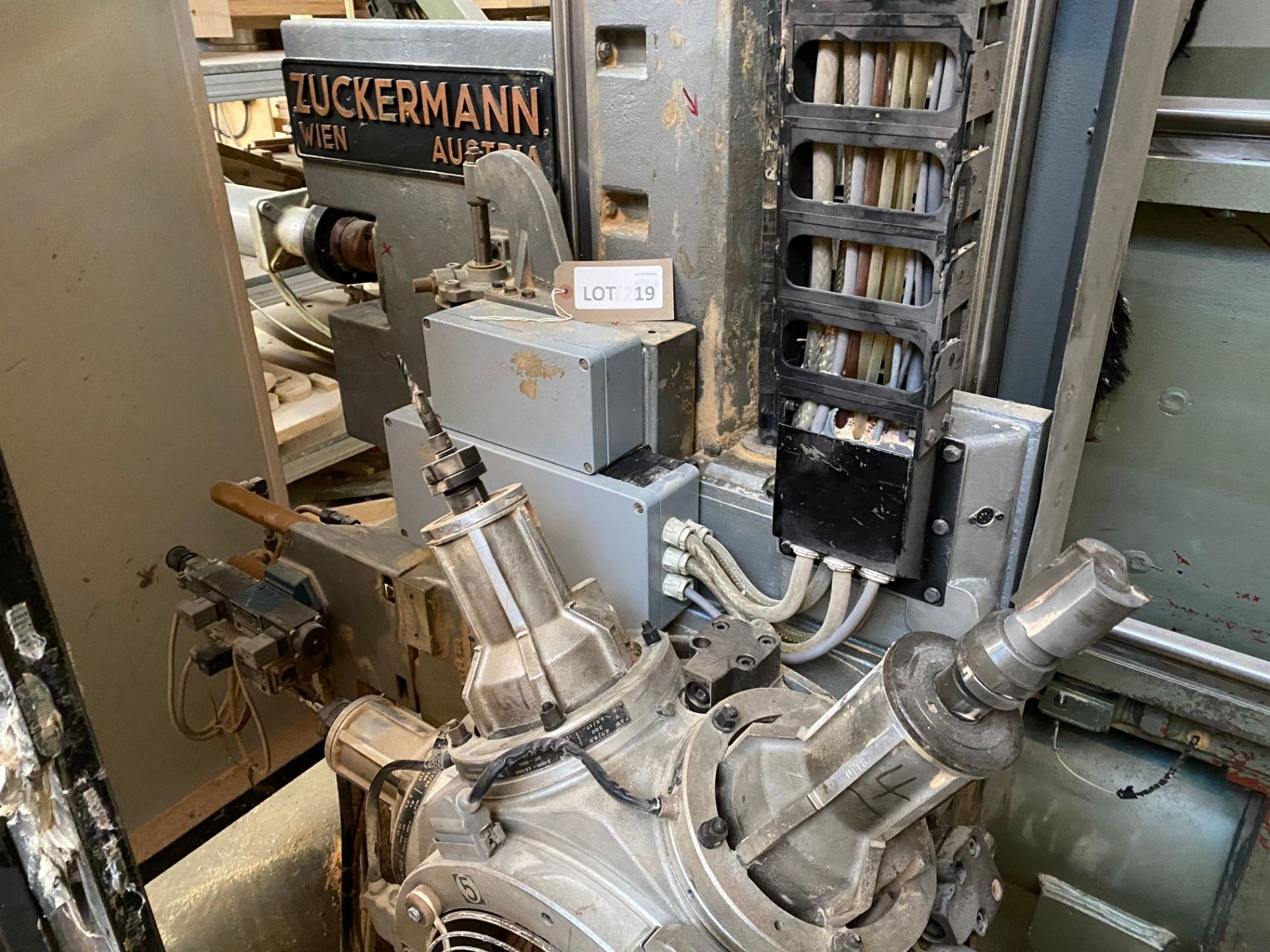 Zuckermann five-axis/six-head CNC routing machine with IBH Modus control, six-tool turret, 100 x