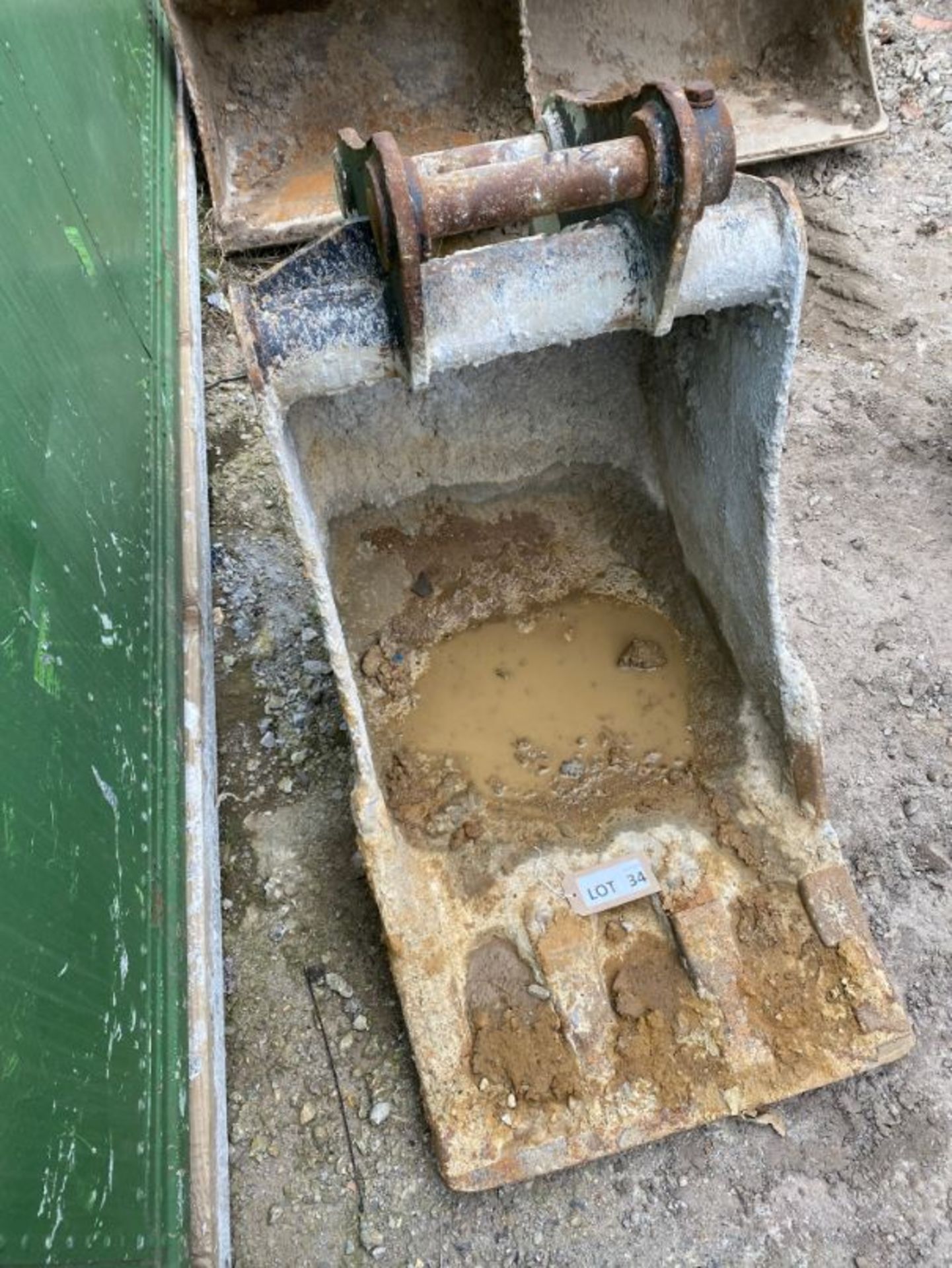 Strickland 24" excavator bucket (no age ID): 2" dia pin x 8" dipper x 12" between centres - Image 2 of 3