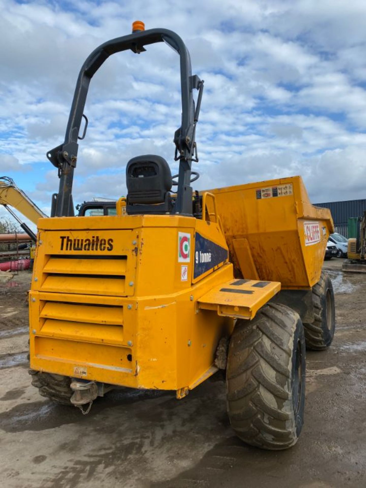 Thwaites Mach 2090 9-tonne straight tip dumper truck, serial no: SLCM20901602D6020 (2016): 1559 rec - Image 2 of 11