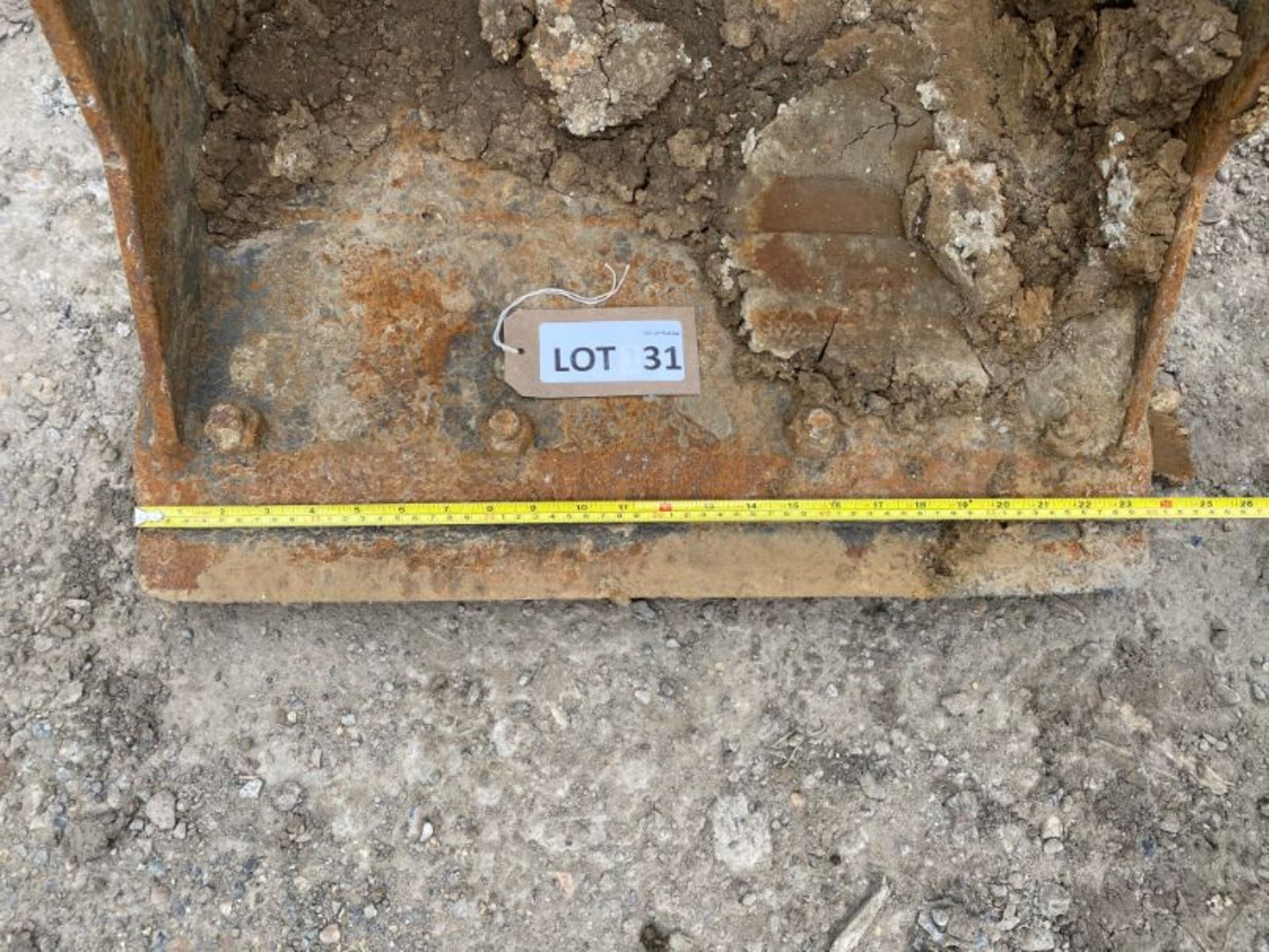 Strickland 24" excavator bucket (no age ID): 1.75" dia pin x 6" dipper x 10" between centres