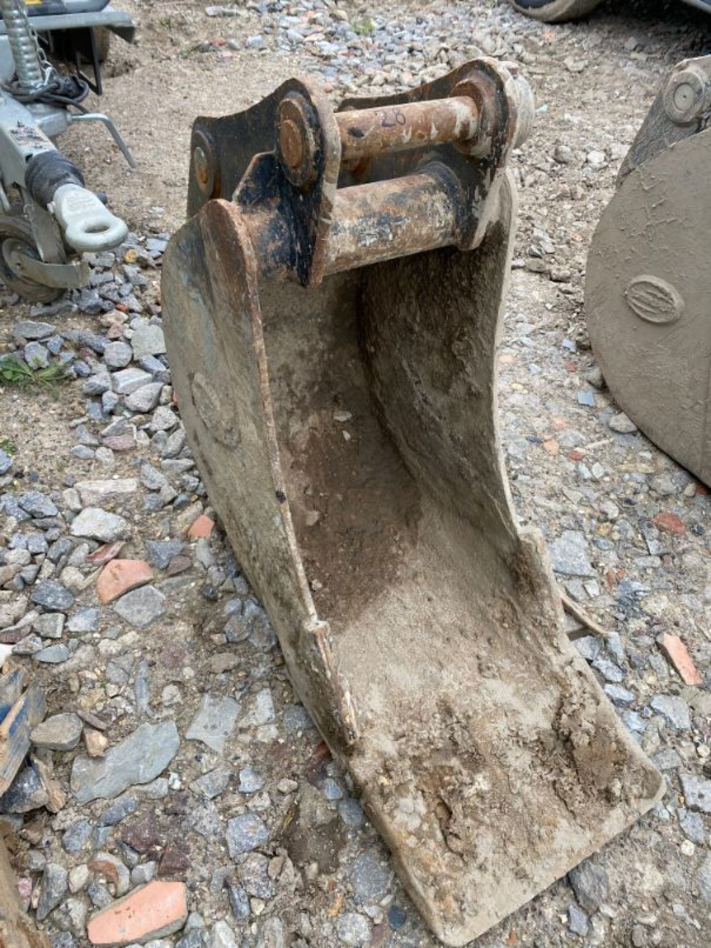 Strickland 18" excavator bucket (2016): 2" dia pin x 8" dipper x 12" between centres - Image 2 of 3