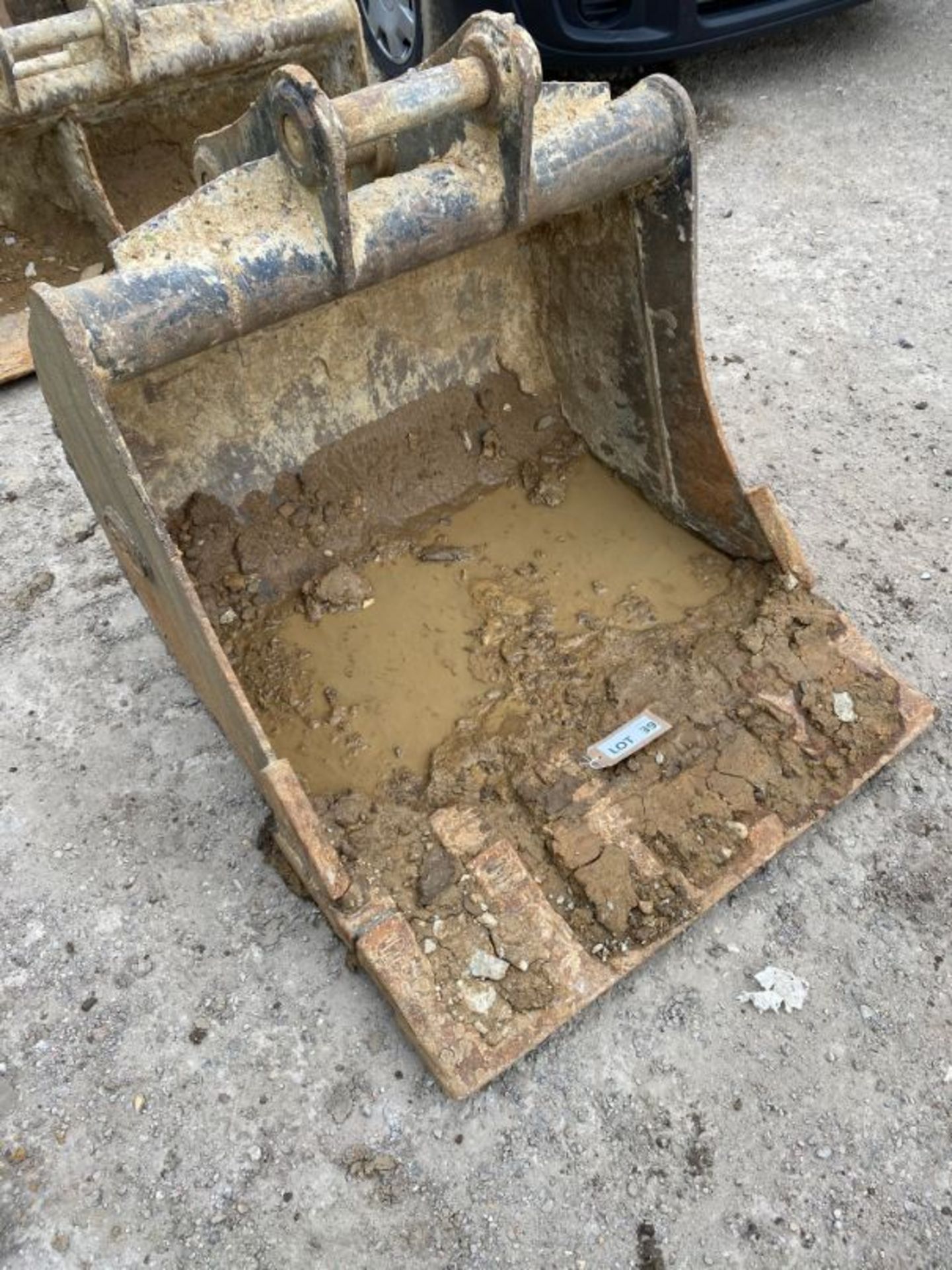 Strickland 36" excavator bucket (no age ID): 2" dia pin x 8" dipper x 12" between centres - Image 2 of 3