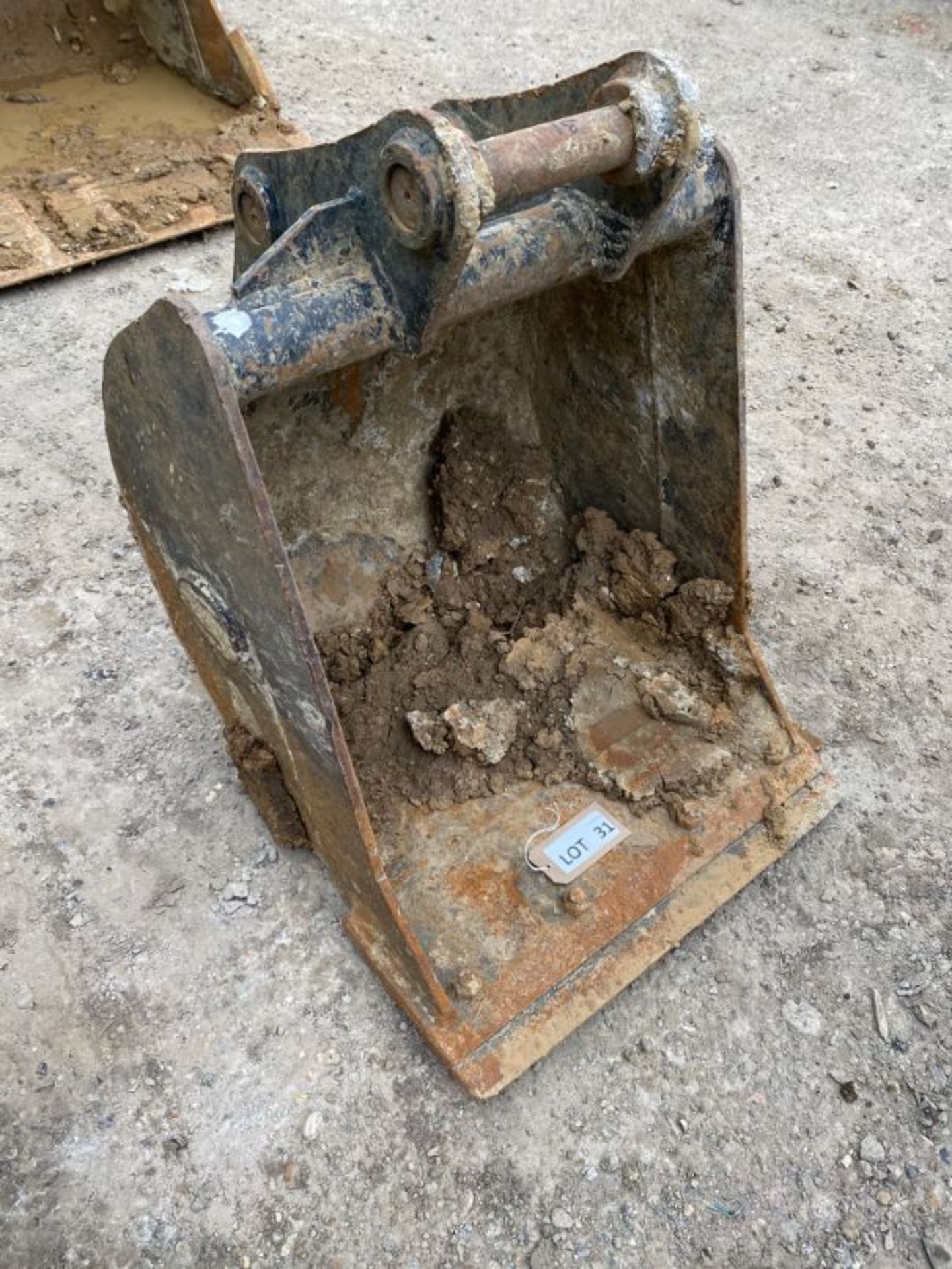 Strickland 24" excavator bucket (no age ID): 1.75" dia pin x 6" dipper x 10" between centres - Image 2 of 3