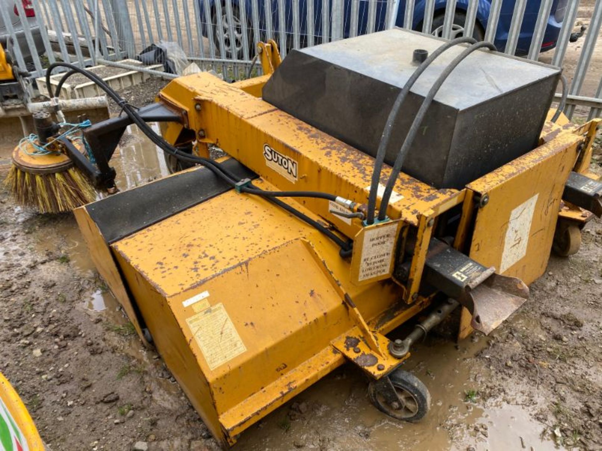 Suton FSC213 road sweeper/collector attachment: serial no: 22773 (2008) - Image 3 of 4