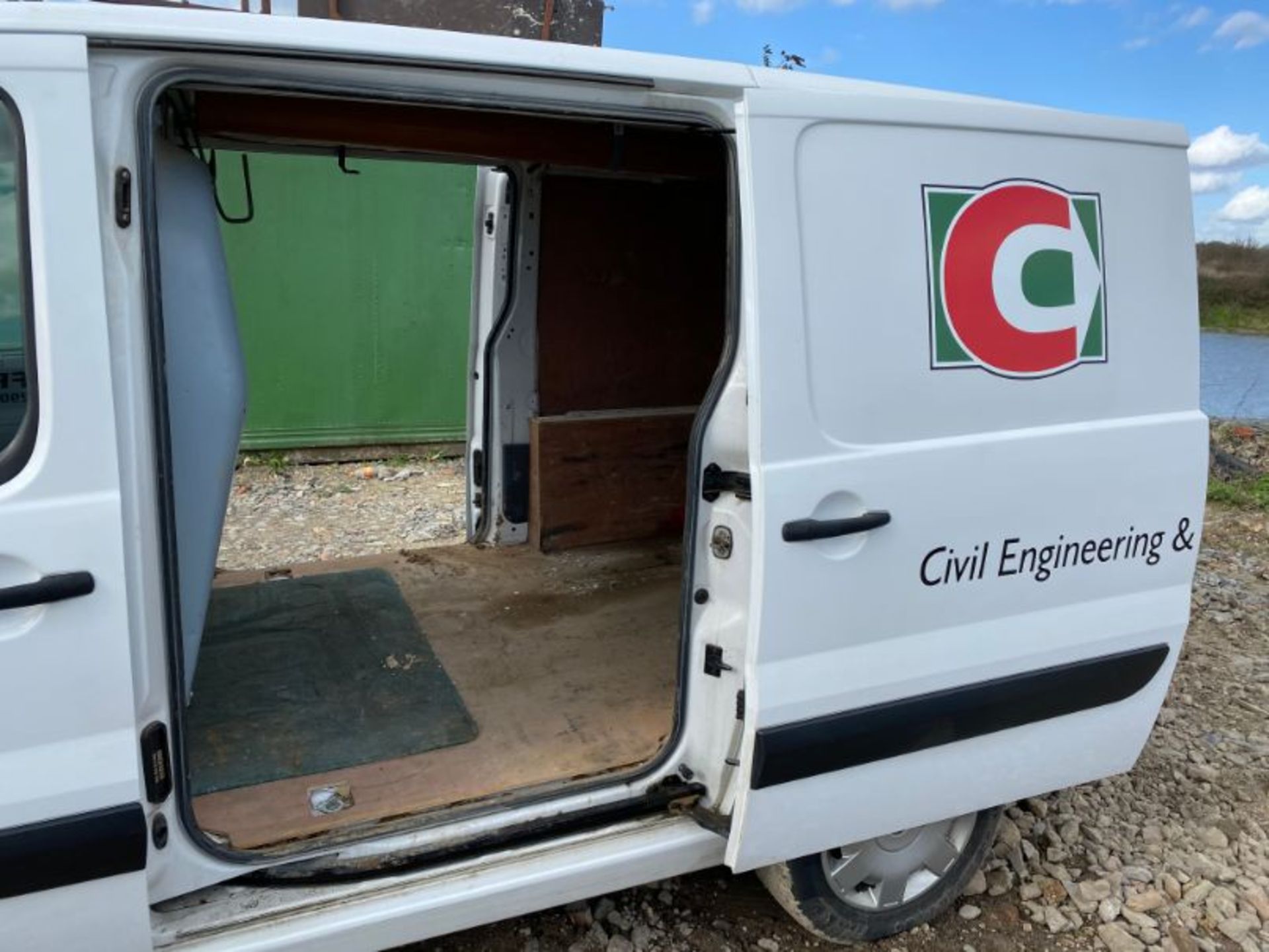 Fiat Scudo Comfort MultiJet 2.0D SW panel van: date of registration: 30.9.2015: reg no: GN65 YKW: - Image 5 of 9