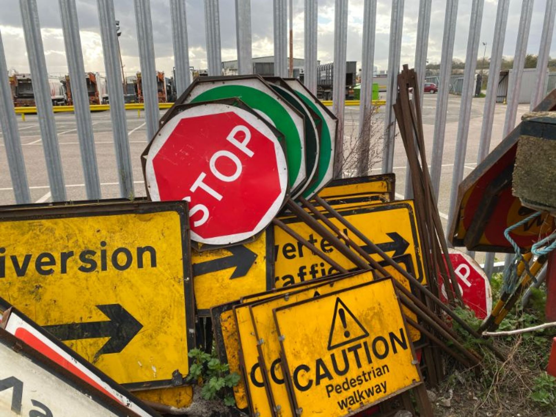 Qty various road signs and bollards, as lotted - Image 17 of 18