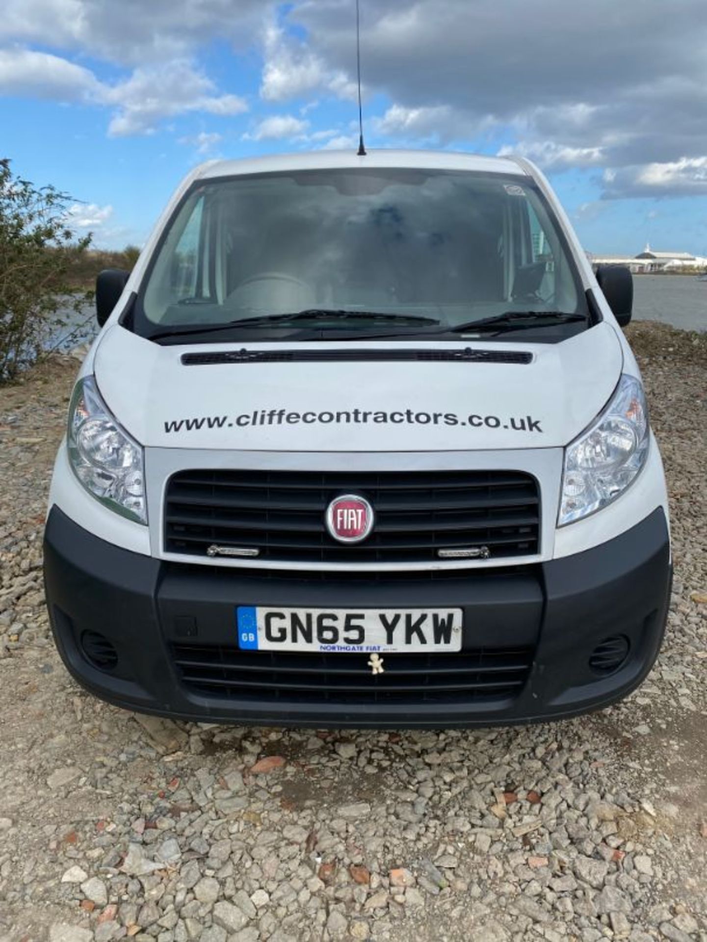 Fiat Scudo Comfort MultiJet 2.0D SW panel van: date of registration: 30.9.2015: reg no: GN65 YKW: - Image 4 of 9