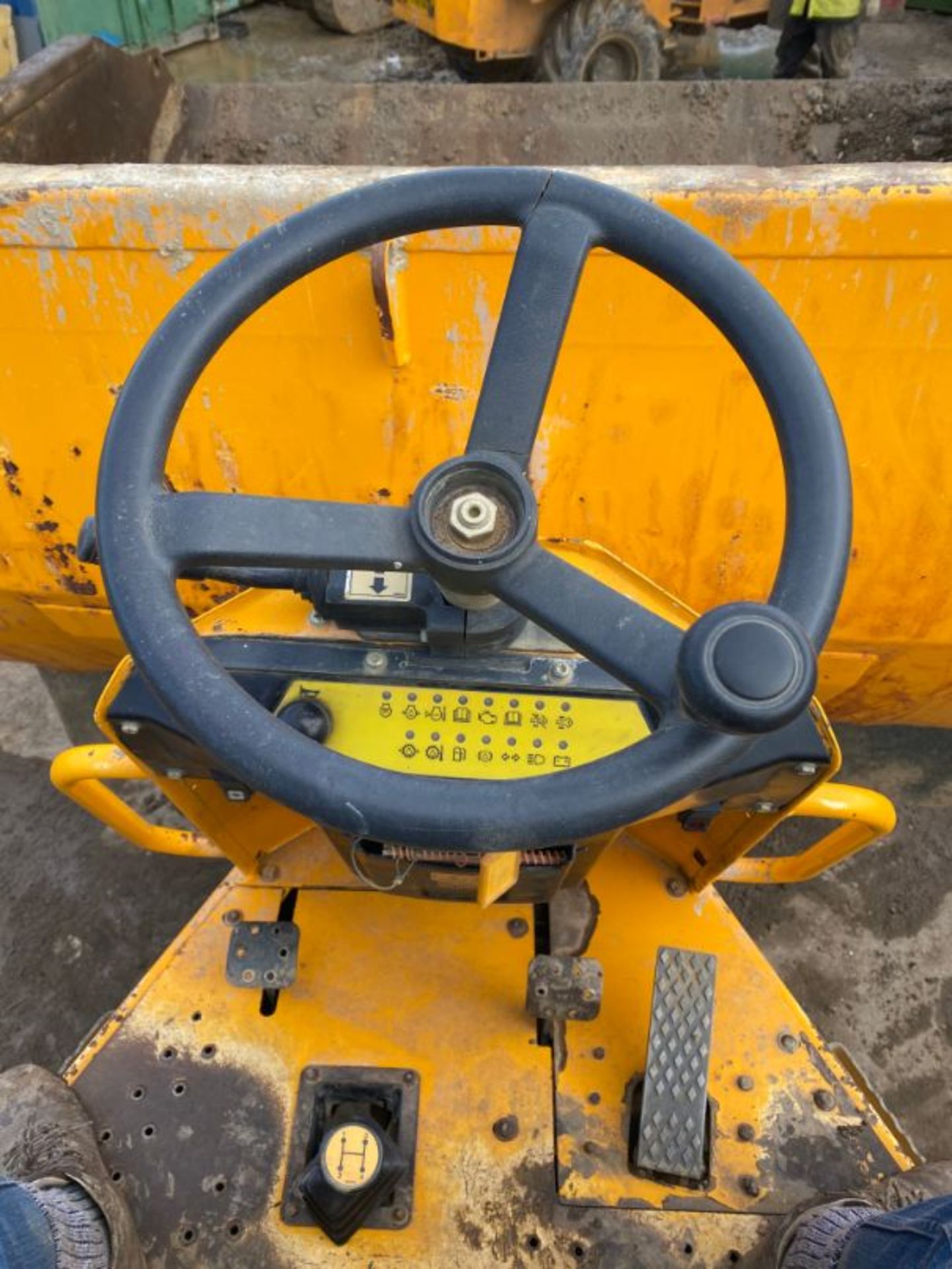 Thwaites Mach 2090 9-tonne straight tip dumper truck, serial no: SLCM20901602D6020 (2016): 1559 rec - Image 10 of 11