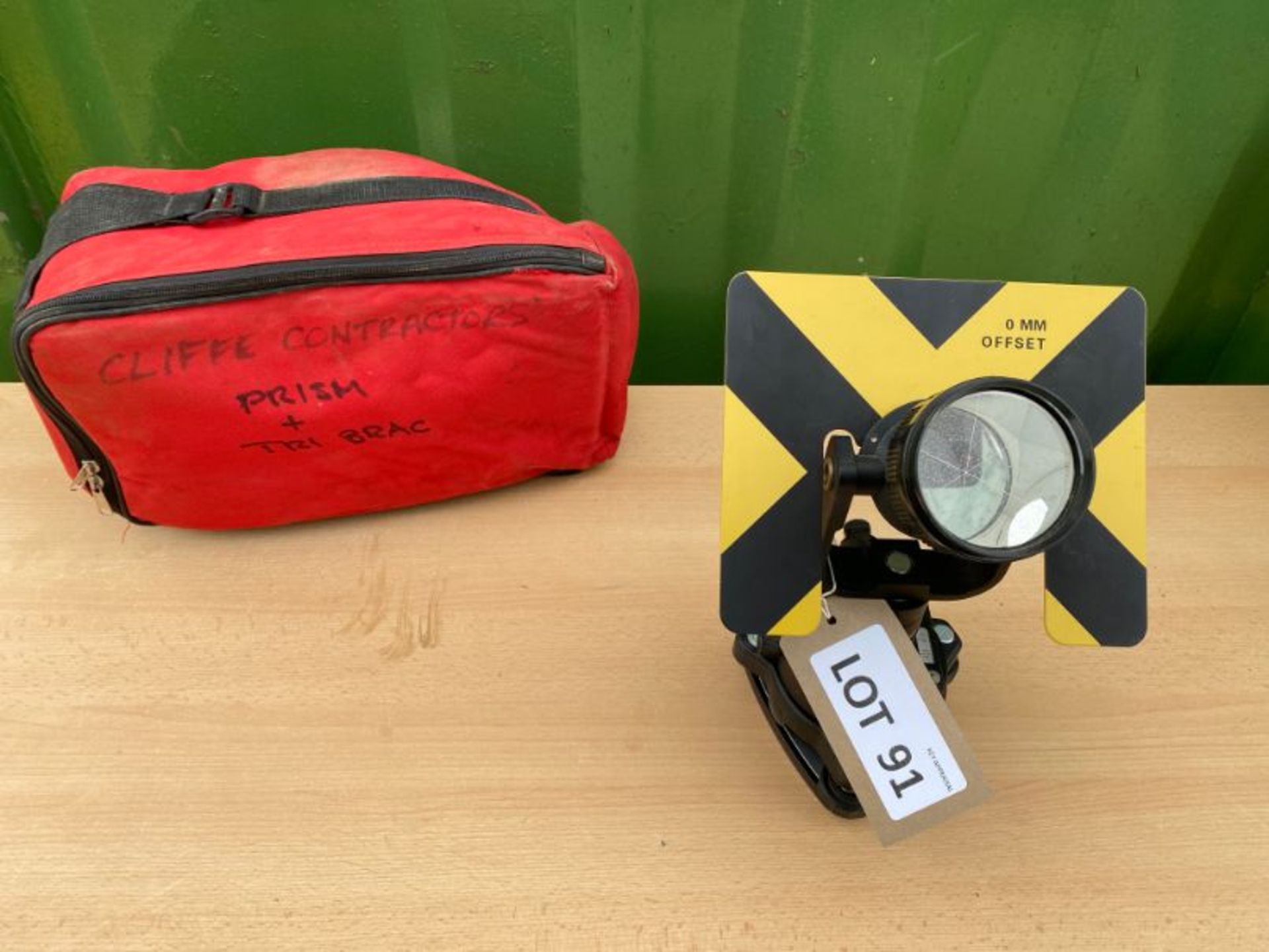 Single prism surveyors' kit with with carry bag