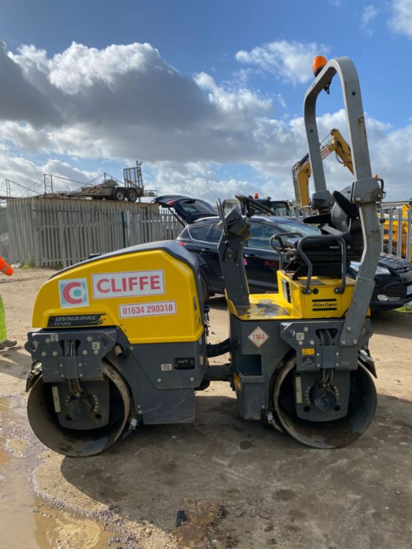 Atlas Copco Dynapac CC1200 smooth drum tandem roller: serial no: 10000332AGA18450 (2016) - 504 - Image 2 of 11