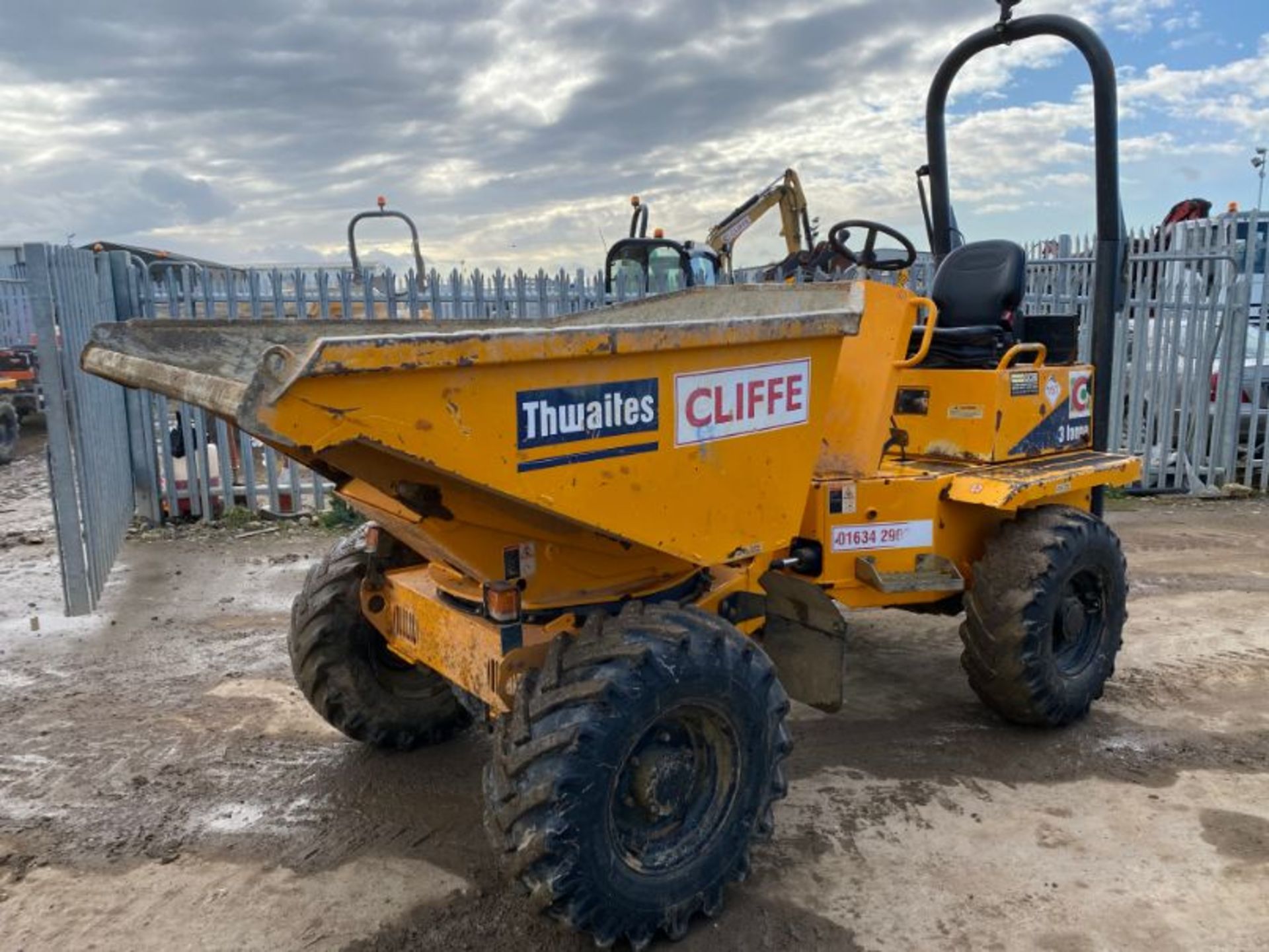 Thwaites Mach 570 3-tonne swivel tip dumper truck, reg no RV16 OZM: date of registration: 1.5.2016 - Image 2 of 9