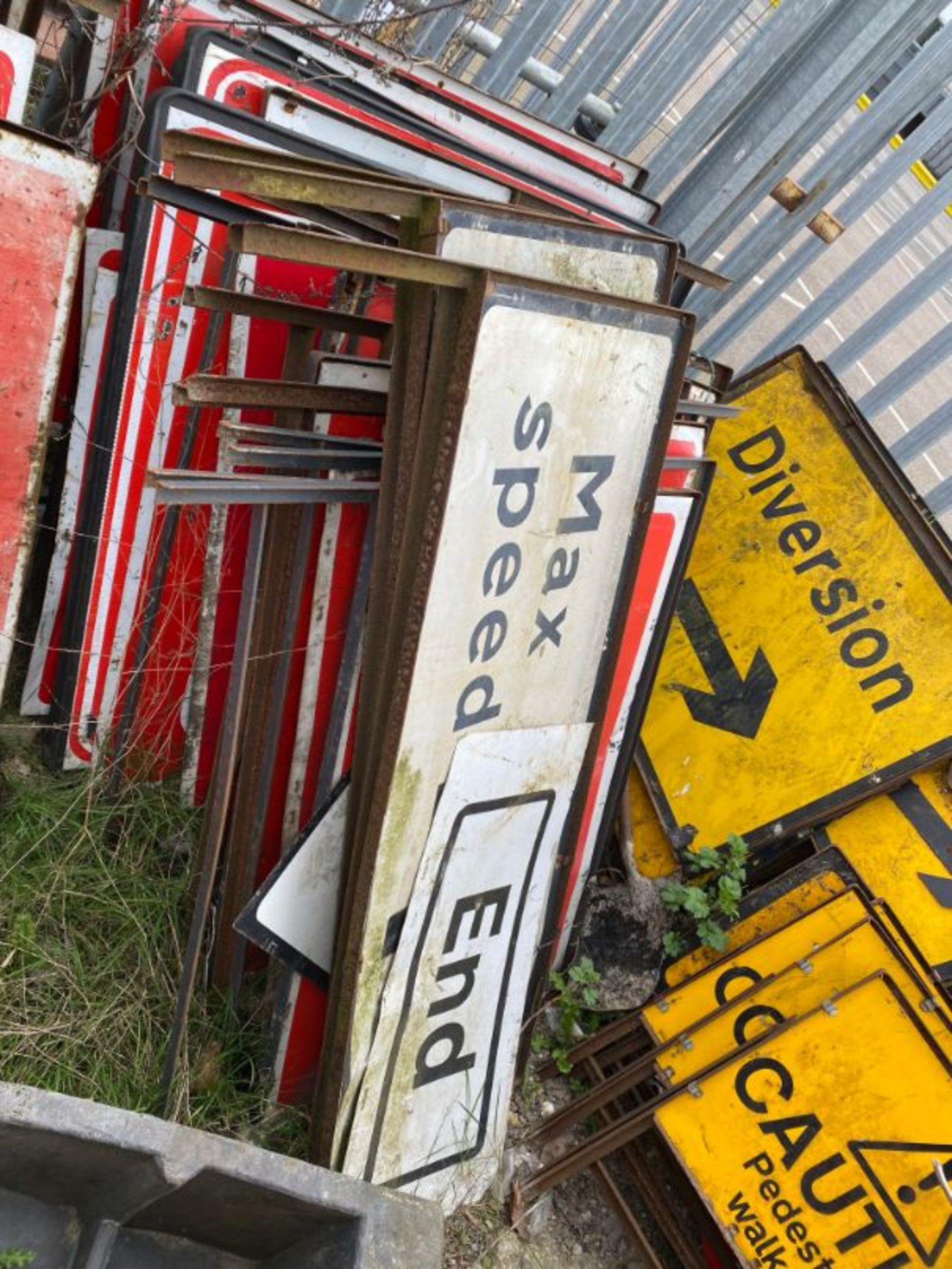 Qty various road signs and bollards, as lotted - Image 16 of 18