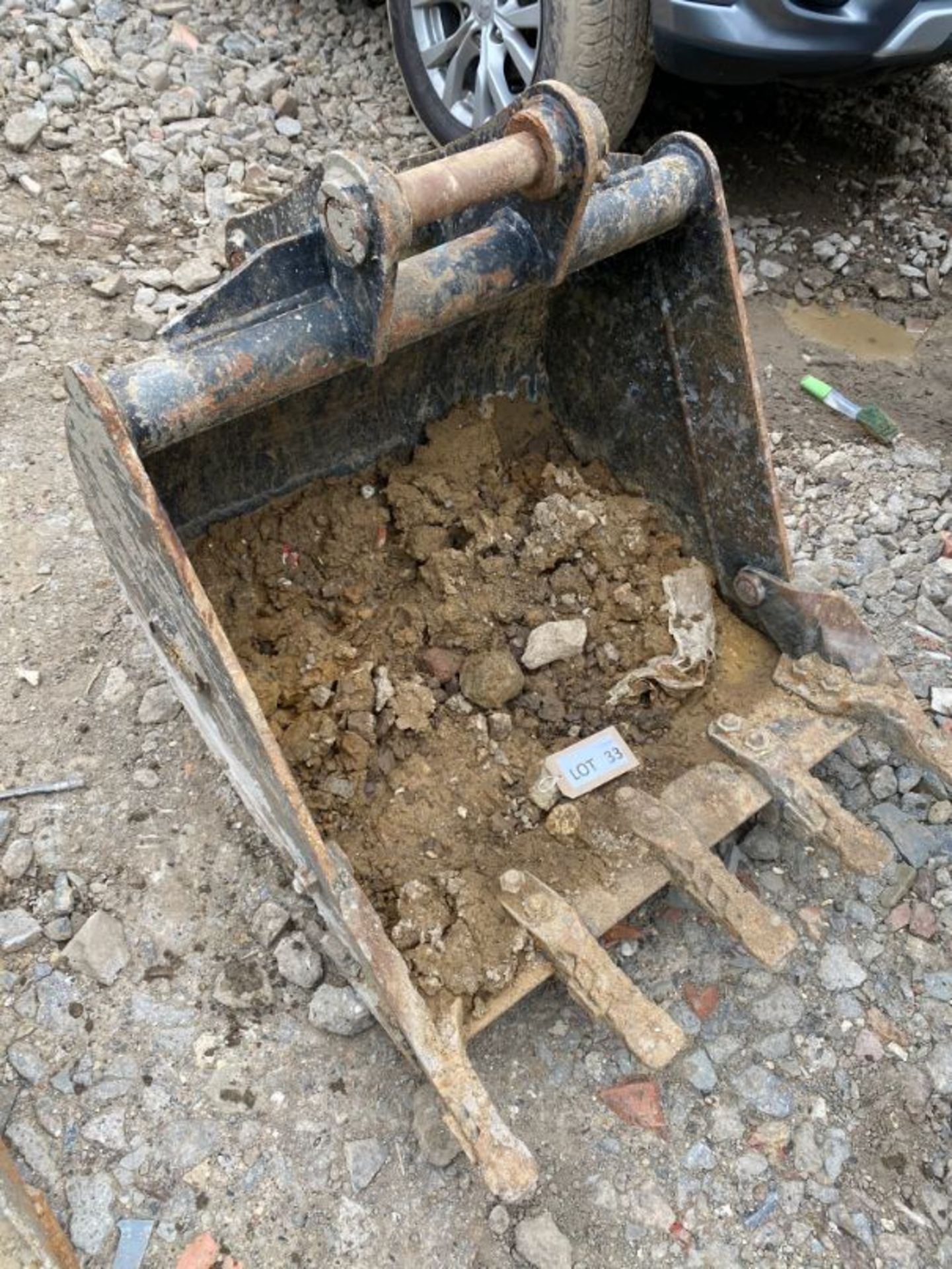 Strickland 30" excavator bucket (no age ID): 2" dia pin x 6" dipper x 10" between centres - Image 2 of 4