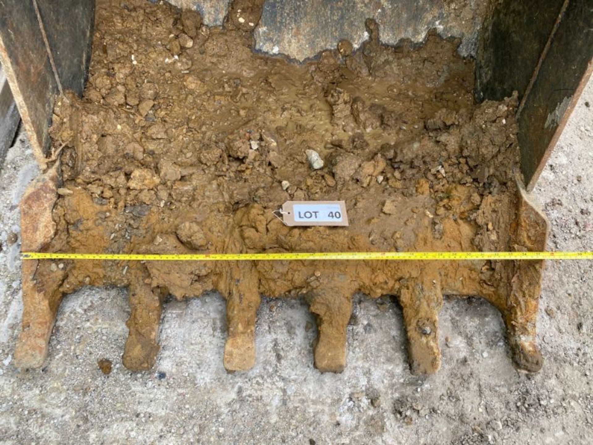 Strickland 36" excavator bucket (no age ID): 1.75" dia pin x 6" dipper x 10" between centres