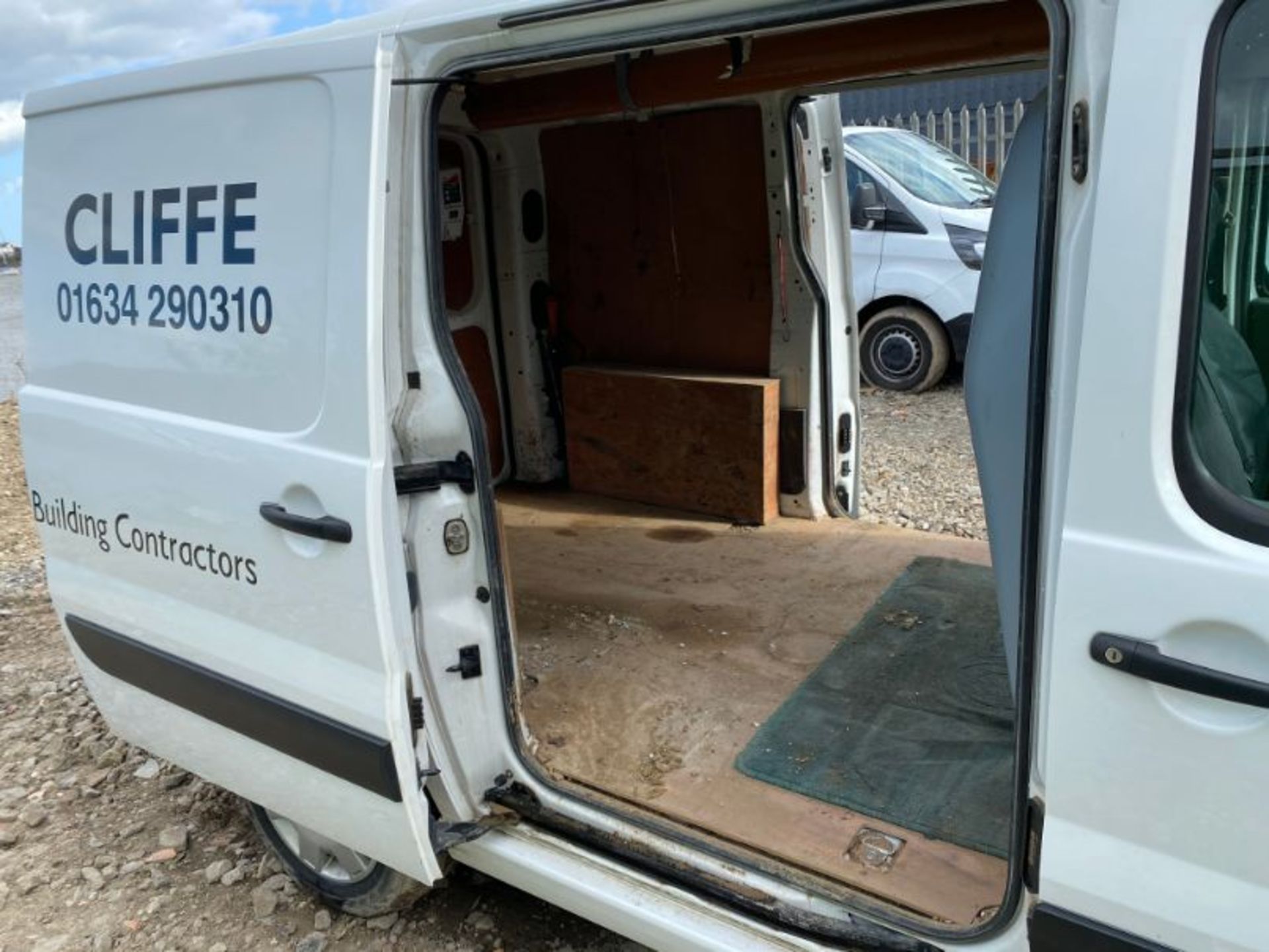 Fiat Scudo Comfort MultiJet 2.0D SW panel van: date of registration: 30.9.2015: reg no: GN65 YKW: - Image 6 of 9