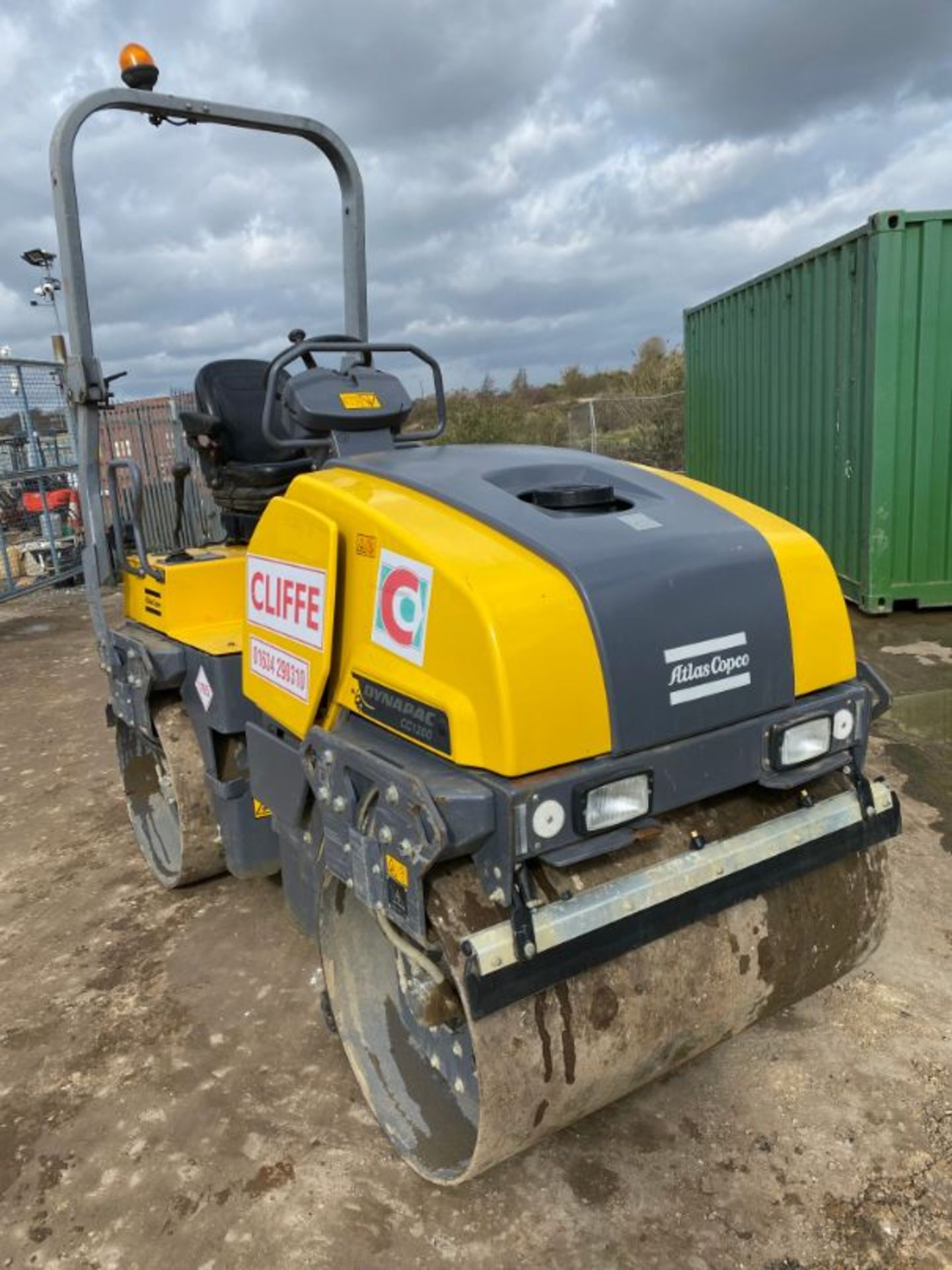 Atlas Copco Dynapac CC1200 smooth drum tandem roller: serial no: 10000332AGA018447 (2016) - 365 - Image 4 of 10