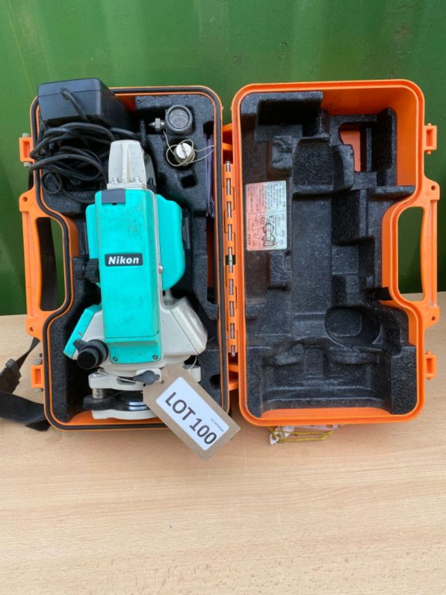 Nikon DTM-332 Total Station surveying station, serial no: 021583: with charger, hard carry case