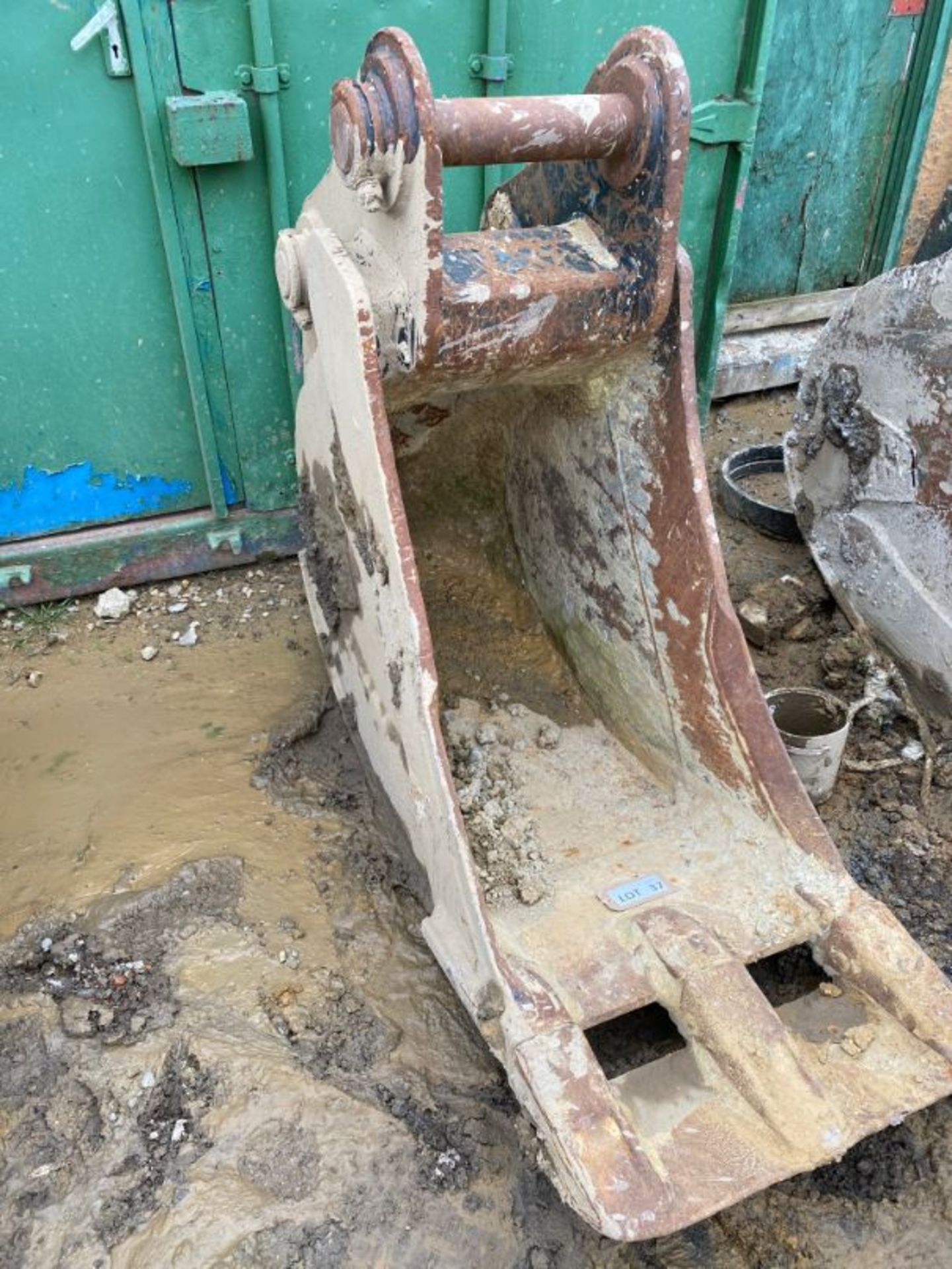 24" excavator bucket (no age ID): 3" dia pin x 12" dipper x 18" between centres - Image 2 of 3