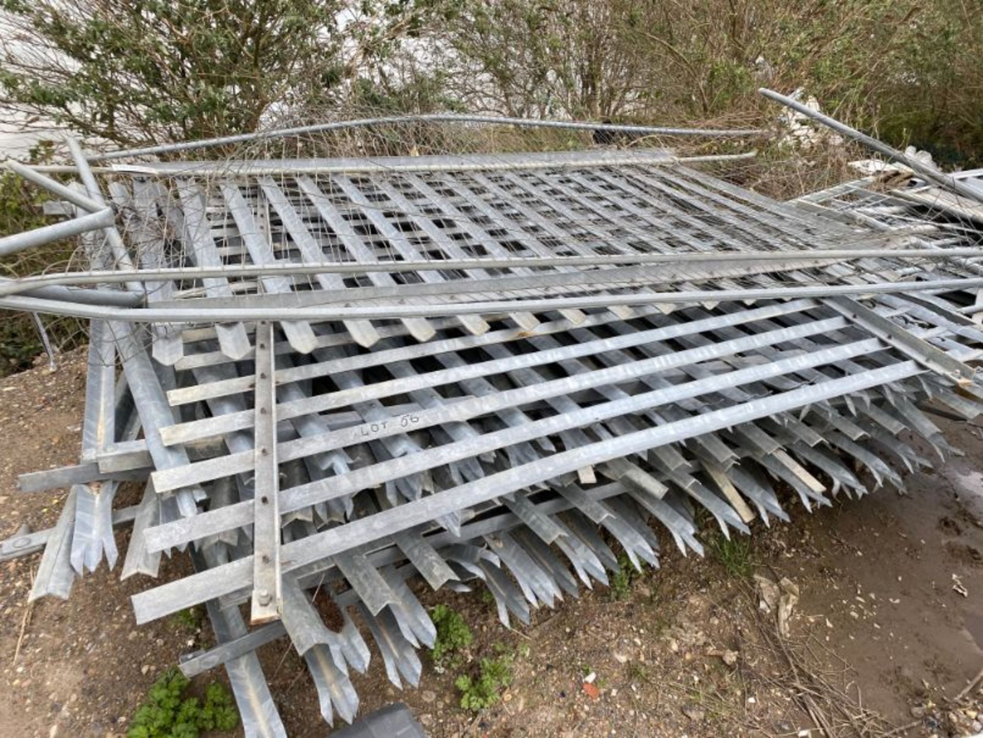 Qty galvanised steel fencing as lotted - Image 5 of 5