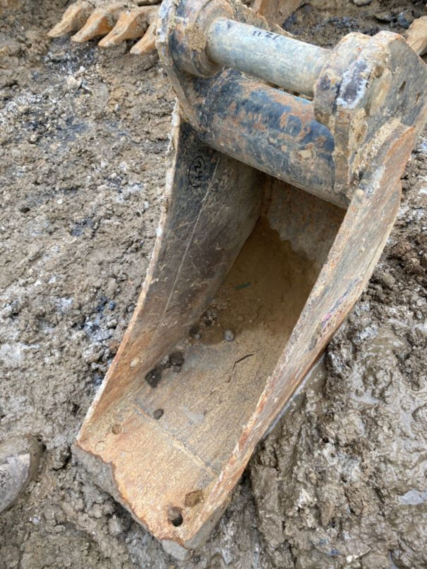 Whites 12" excavator bucket (2018): 2" dia pin x 6" dipper x 10" between centres - Image 3 of 4