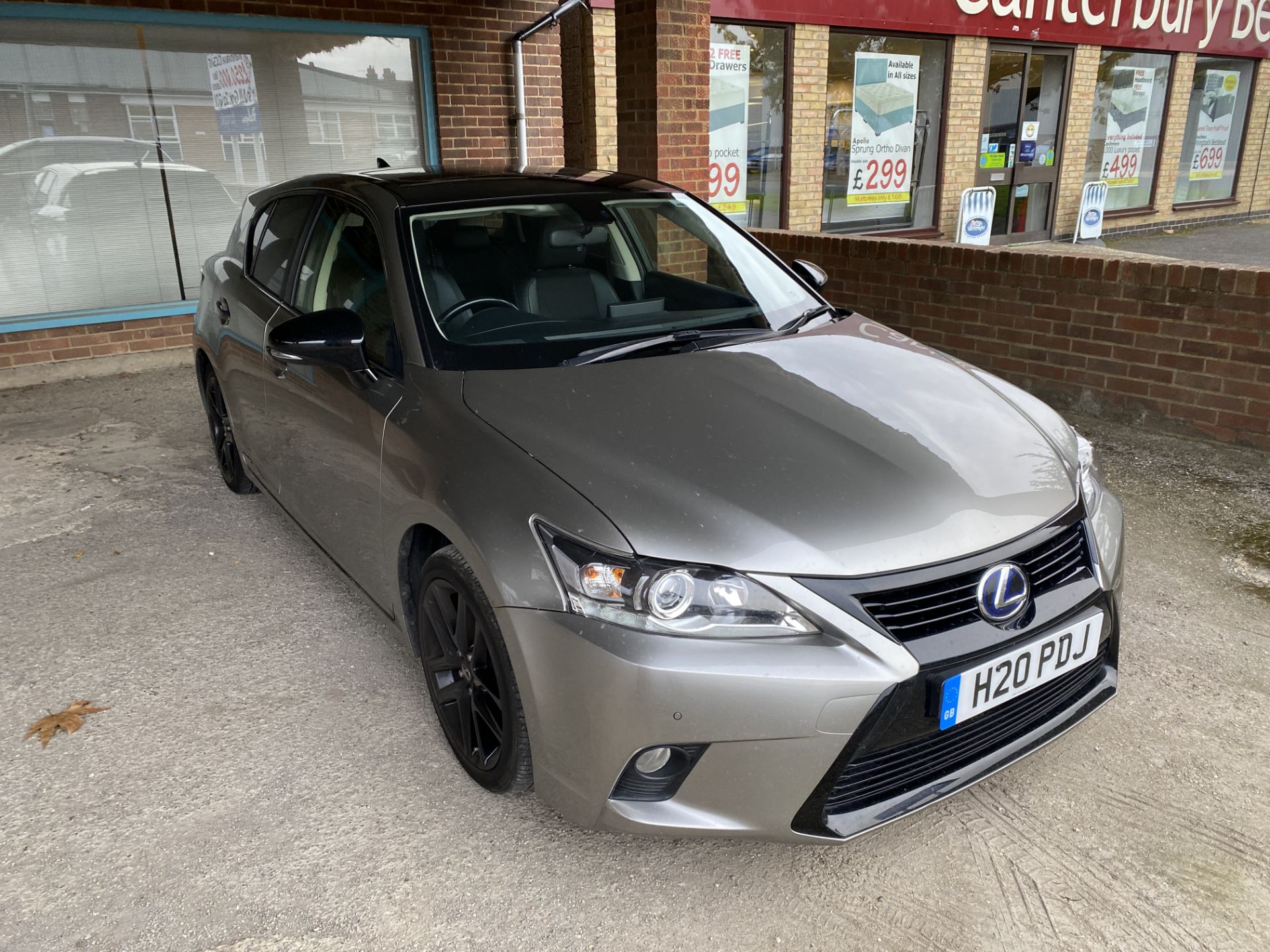 Lexus CT200H Sport 1.8 CVT plug in hybrid petrol 5-door hatchback, first reg: 23.9.2017, cherished - Image 9 of 12