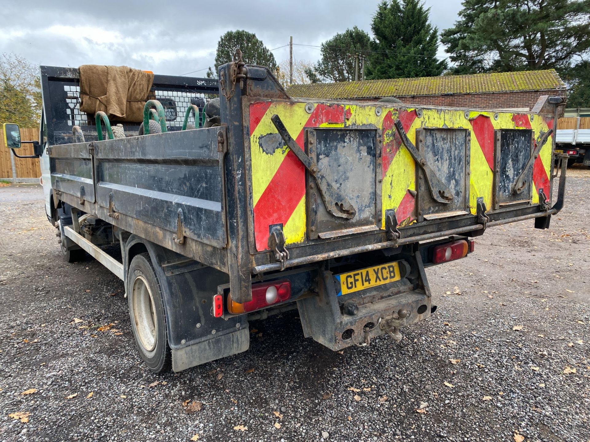 Mitsubishi Fuso Canter 7C15 34 7.5-tonne diesel tipper truck, Date of Registration: 17.7.2014, - Image 2 of 11