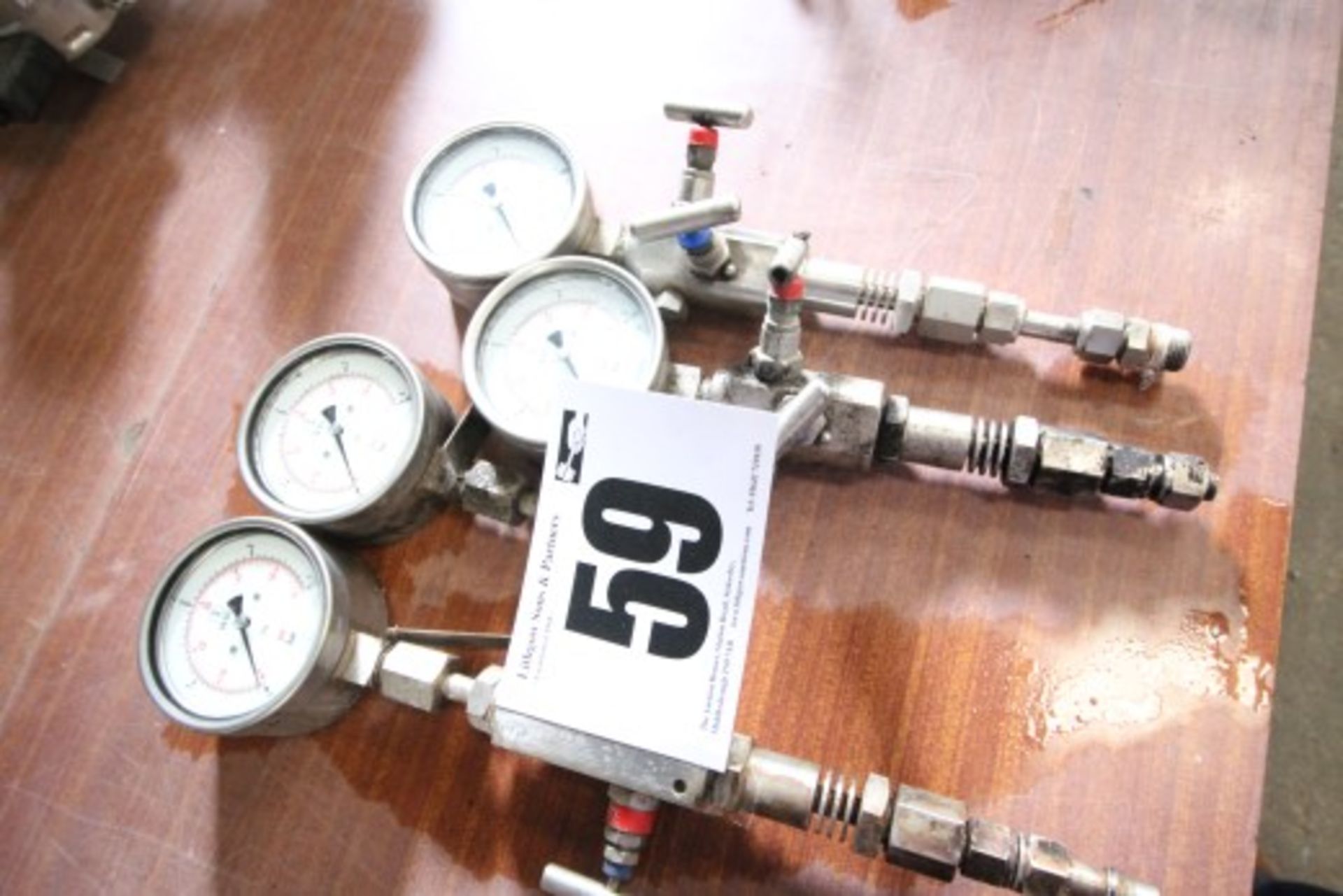 4x 4-Bar Capacity, Stainless Steel Pressure Gauges, 3x with Isolation Valves