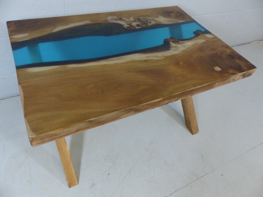 English Oak Modern contemporary Resin River coffee table, hand-made, new. (Approx 90cmx60cmx52cm)