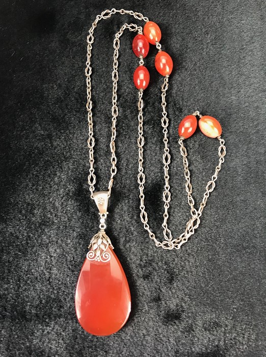 Arts & Crafts Carnelian Pendant on silver chain with three pairs of carnelian beads - Image 2 of 5