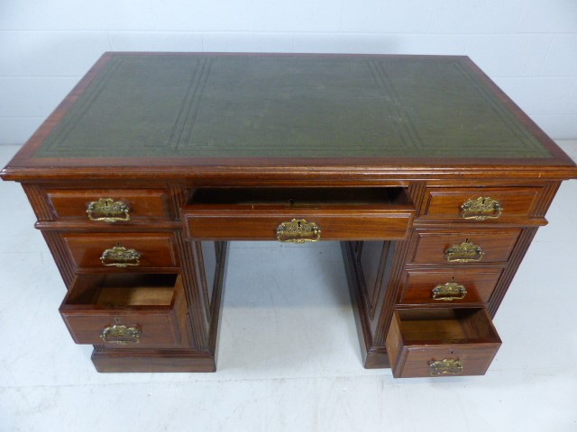 Pedestal desk with green leather top and three drawers under - Image 3 of 10