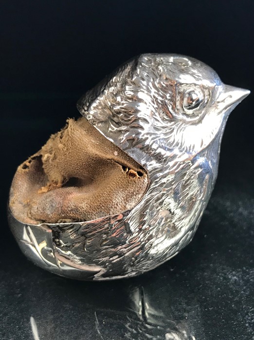 Large Silver pin cushion of a Robin London hallmarks 1923 (A/F) 6.5cm tall - Image 2 of 6