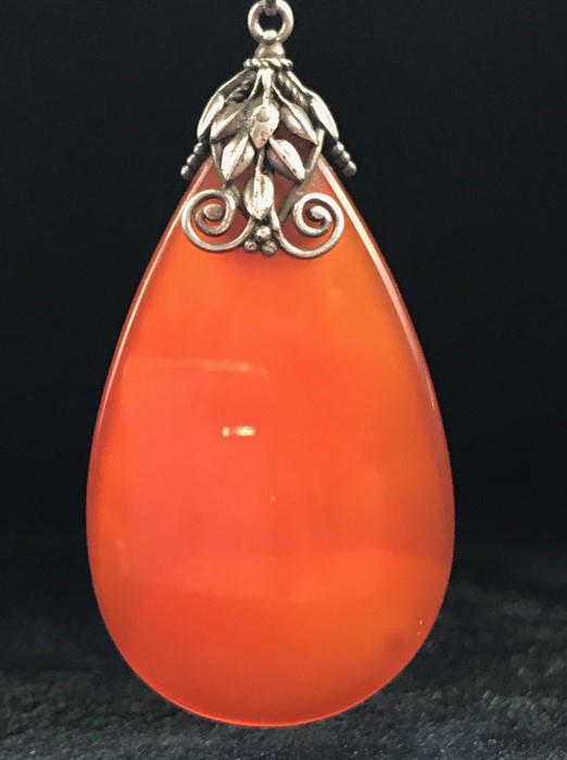 Arts & Crafts Carnelian Pendant on silver chain with three pairs of carnelian beads - Image 5 of 5