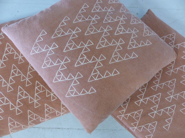 Four modern scatter cushions, three in dusky pink, one in cream/green - Image 3 of 3