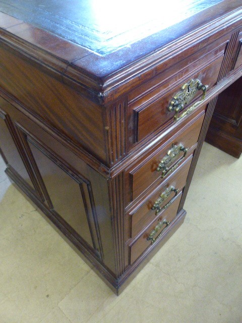 Pedestal desk with green leather top and three drawers under - Image 9 of 10