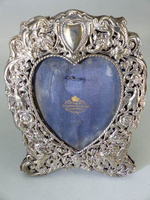 Silver hallmarked Photo Frame depicting birds and creatures with un-engraved heart shaped cartouche - Image 2 of 3