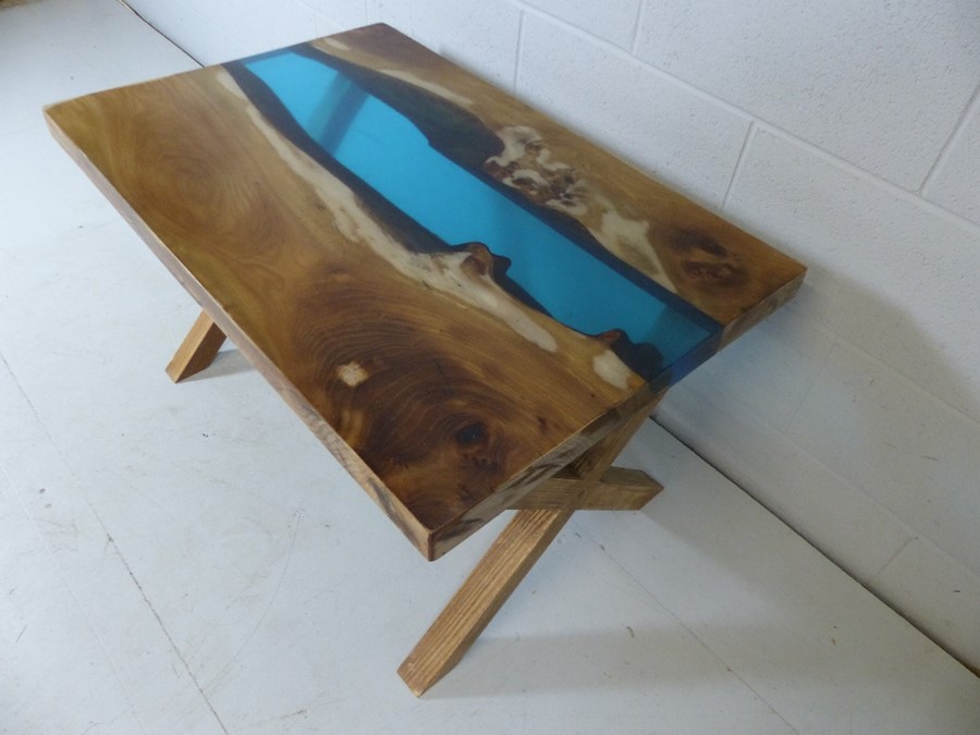 English Oak Modern contemporary Resin River coffee table, hand-made, new. (Approx 90cmx60cmx52cm) - Image 4 of 5