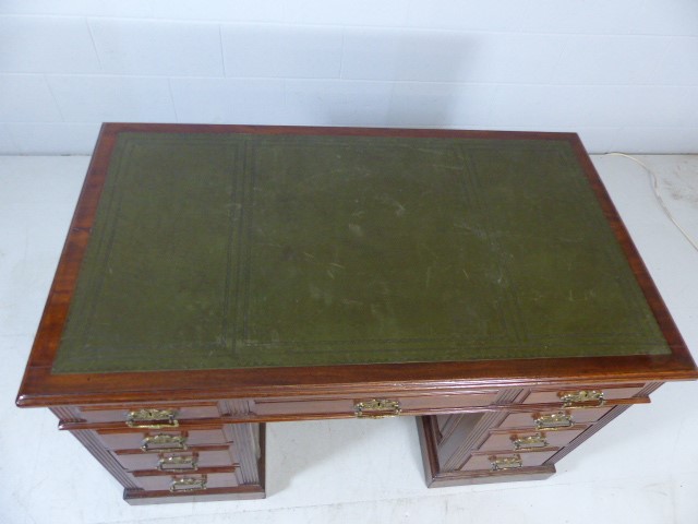 Pedestal desk with green leather top and three drawers under - Image 4 of 10