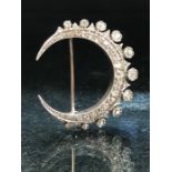 Horse shoe brooch encrusted with diamonds on white Gold