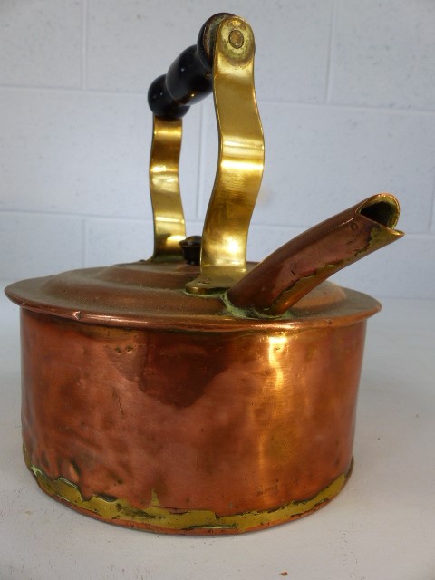 Copper kettle with turned wooden handle - Image 4 of 4