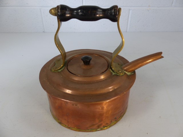 Copper kettle with turned wooden handle - Image 2 of 4