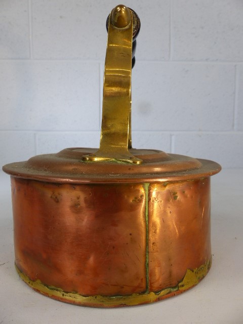 Copper kettle with turned wooden handle - Image 3 of 4