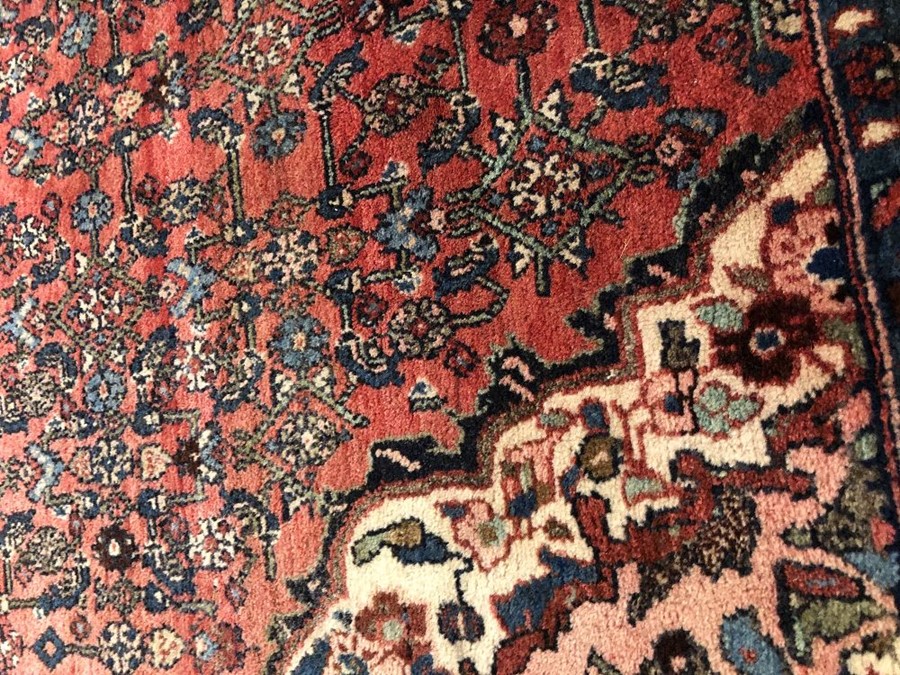 Red ground rug approx 300cm x 133cm - Image 2 of 4