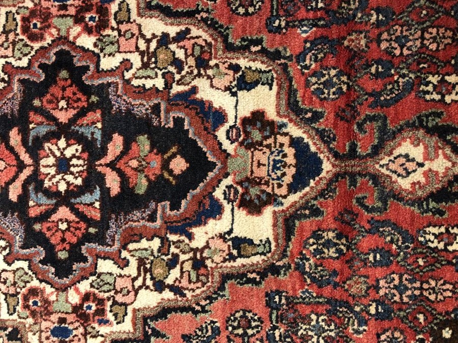 Red ground rug approx 300cm x 133cm - Image 3 of 4