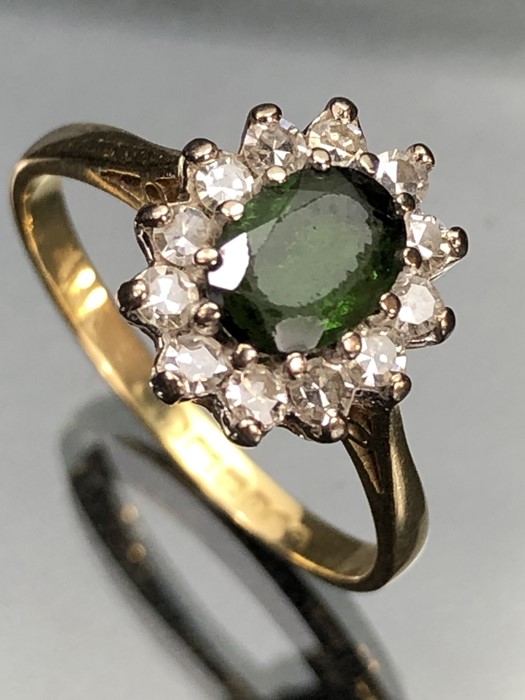 18ct yellow gold ring with large Oval faceted Peridot surrounded by twelve Diamonds (size 'Q' UK) - Image 2 of 6