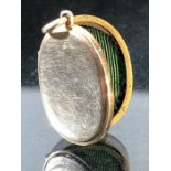 9ct Gold Hallmarked Oval locket (total weight approx 4.7g)
