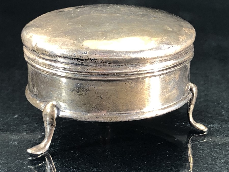Silver lidded jewellery box on tripod support - Image 2 of 7