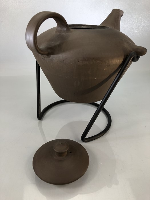 Clay kettle on metal stand - Image 6 of 6