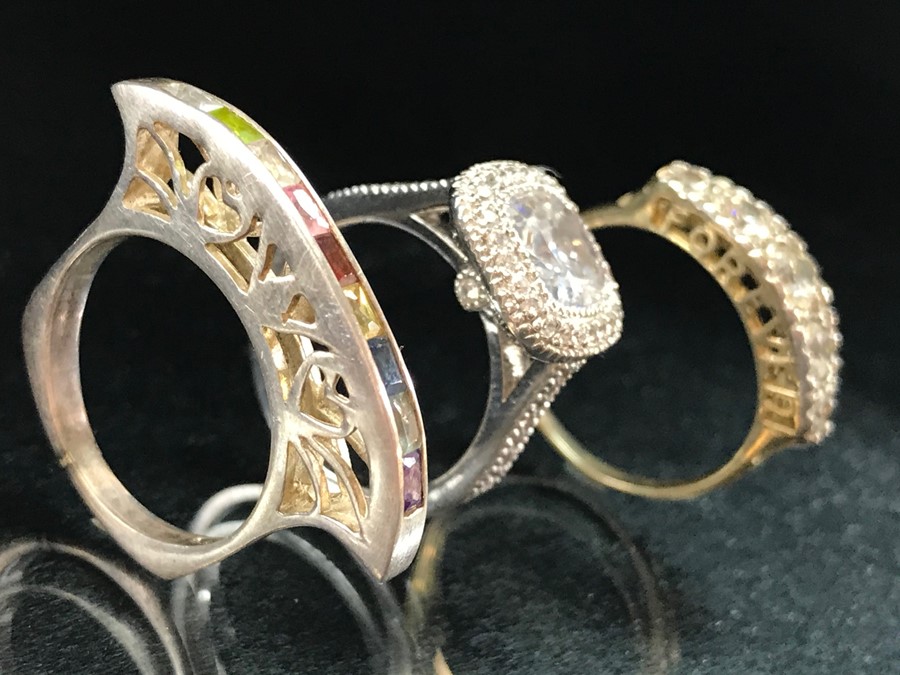 Three Silver rings of differing modern styles - Image 2 of 5