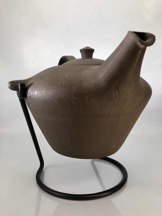 Clay kettle on metal stand - Image 4 of 6