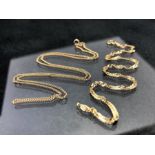 14ct Gold Bracelet (approx 1.8g) and a 9ct Gold chain (approx 1.8g)